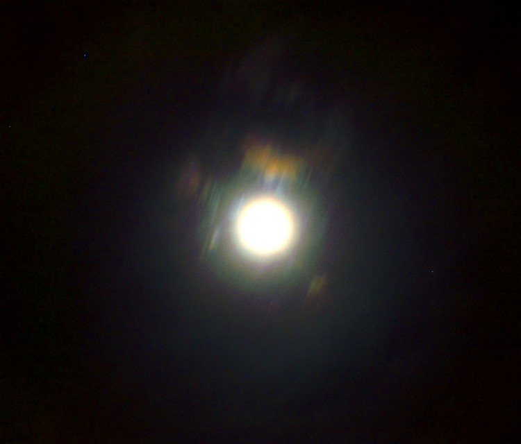 Moon corona on 2006 Nov 08: 02